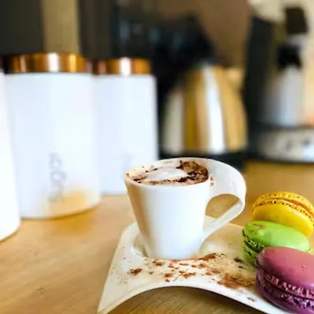 2 Steps From Sea - Air Conditioning - 2 Bedrooms - Kitchen - Wifi - Tramway