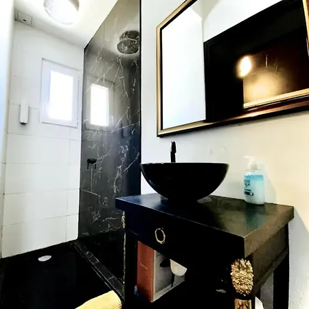2 Steps From Sea - Air Conditioning - 2 Bedrooms - Kitchen - Wifi - Tramway * Nice