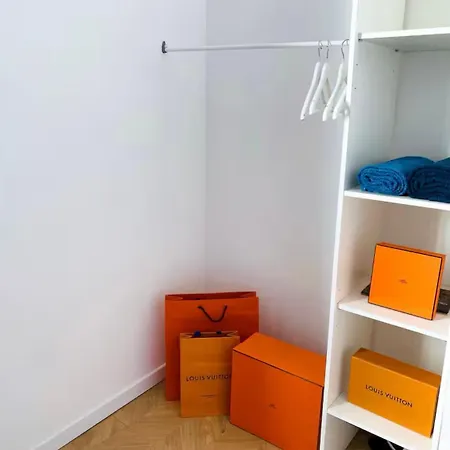 Apartment 2 Steps From Sea - Air Conditioning - 2 Bedrooms - Kitchen - Wifi - Tramway Nice