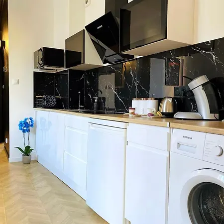 2 Steps From Sea - Air Conditioning - 2 Bedrooms - Kitchen - Wifi - Tramway Apartment *