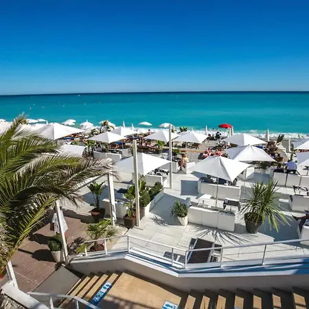 Apartment 2 Steps From Sea - Air Conditioning - 2 Bedrooms - Kitchen - Wifi - Tramway