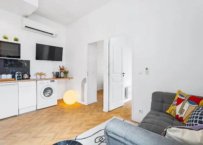 2 Steps From Sea - Air Conditioning - 2 Bedrooms - Kitchen - Wifi - Tramway * Nice