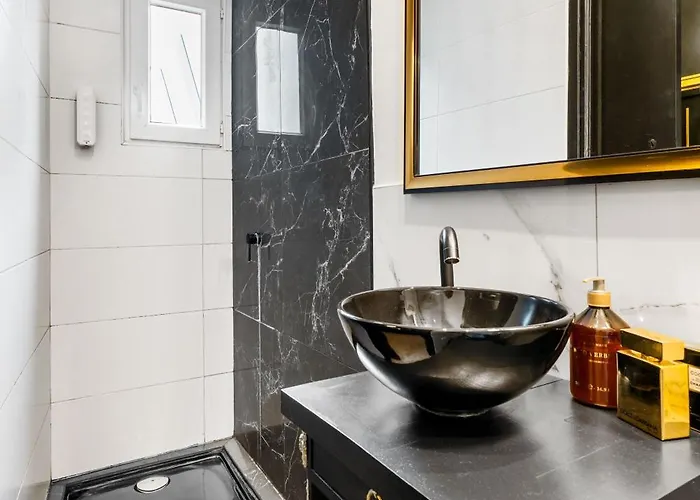 2 Steps From Sea - Air Conditioning - 2 Bedrooms - Kitchen - Wifi - Tramway