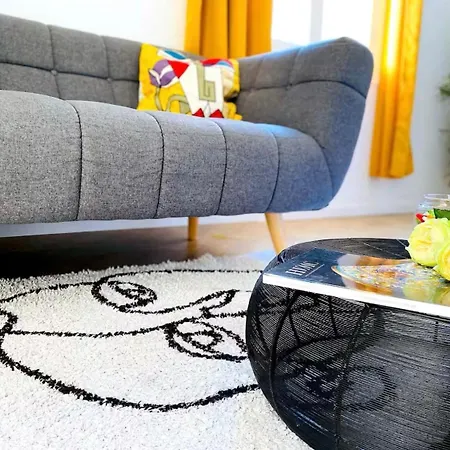 Διαμέρισμα 2 Steps From Sea - Air Conditioning - 2 Bedrooms - Kitchen - Wifi - Tramway