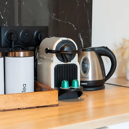 2 Steps From Sea - Air Conditioning - 2 Bedrooms - Kitchen - Wifi - Tramway *