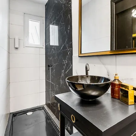 2 Steps From Sea - Air Conditioning - 2 Bedrooms - Kitchen - Wifi - Tramway