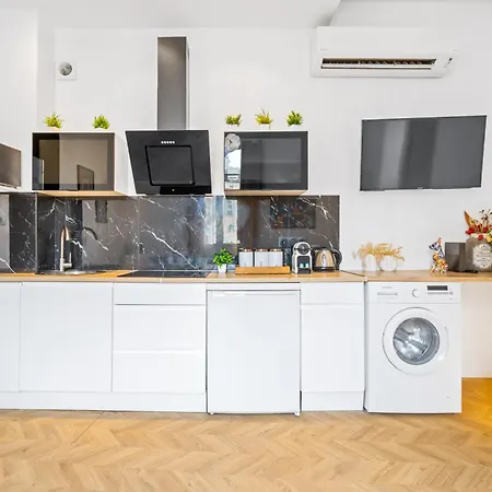 2 Steps From Sea - Air Conditioning - 2 Bedrooms - Kitchen - Wifi - Tramway * Ницца
